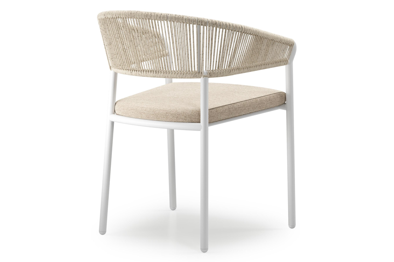 Feltro tuinset in wit aluminium en sintered stone Crema minerale met 2 Zamora tuinstoelen