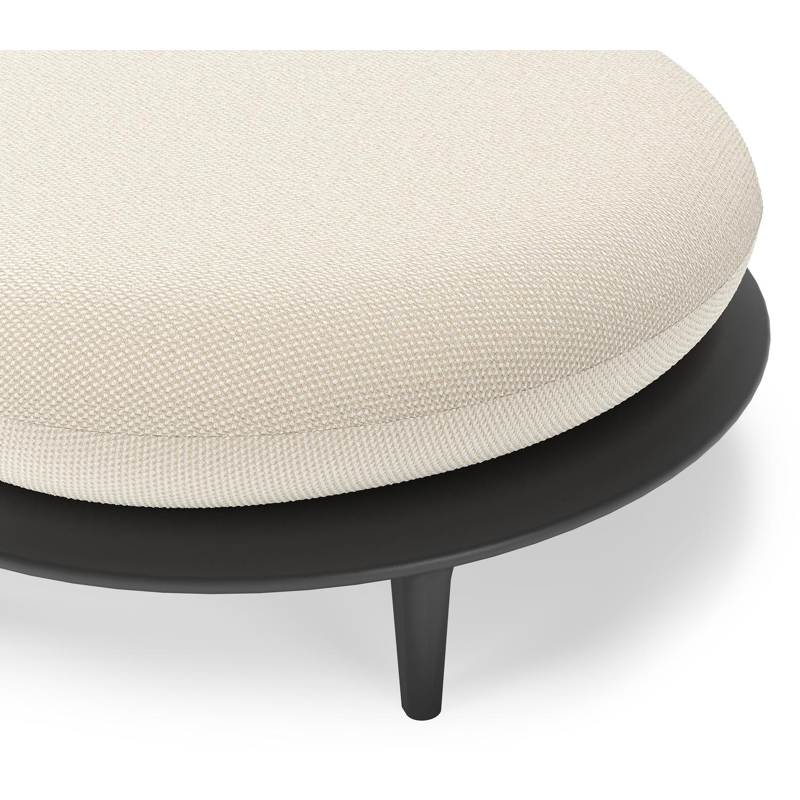 Bomero poef in zwart aluminium met althea off white all weather cosytica kussen