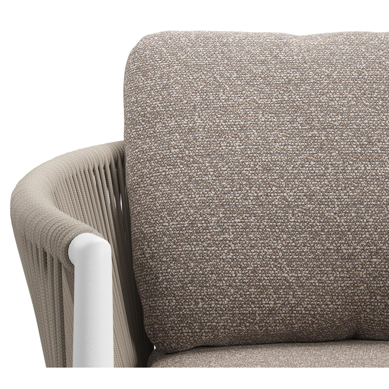 Organo tuinstoel in beige aluminium en beige verticaal geweven ronde rope met stoelkussen in All Weather Sunbrella® Luxe Wander Manioc