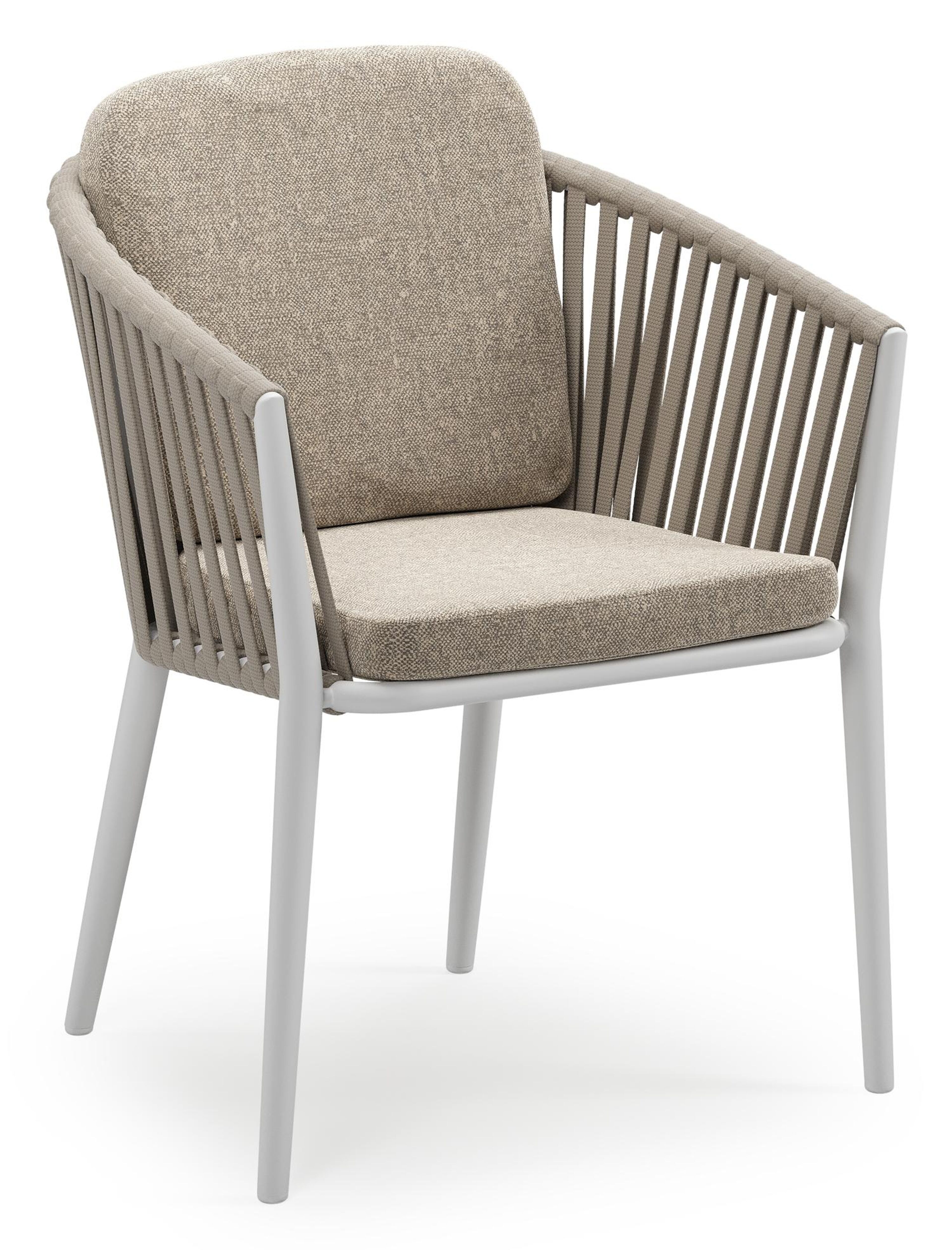 Orso stapelbare tuinstoel in wit aluminium en beige verticaal geweven luxe vlakke brede rope met stoelkussen in All Weather Sunbrella® Luxe Chartres Pewter