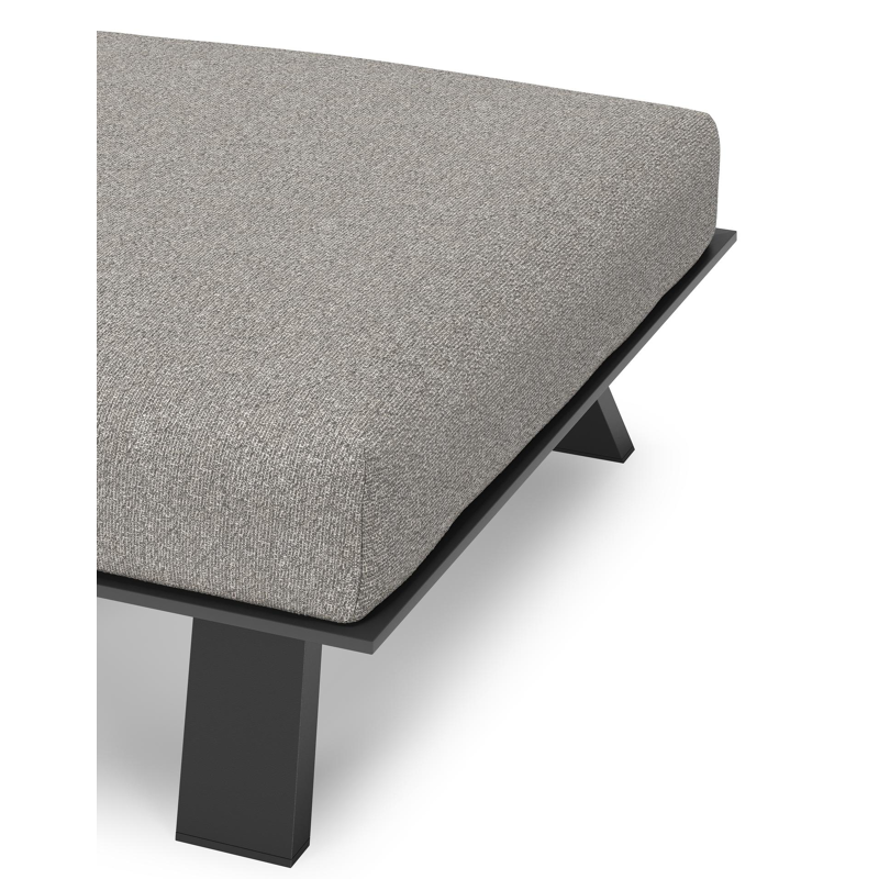 Cesano poef in zwart aluminium met tundra charcoal all weather Sunbrella® luxe kussen