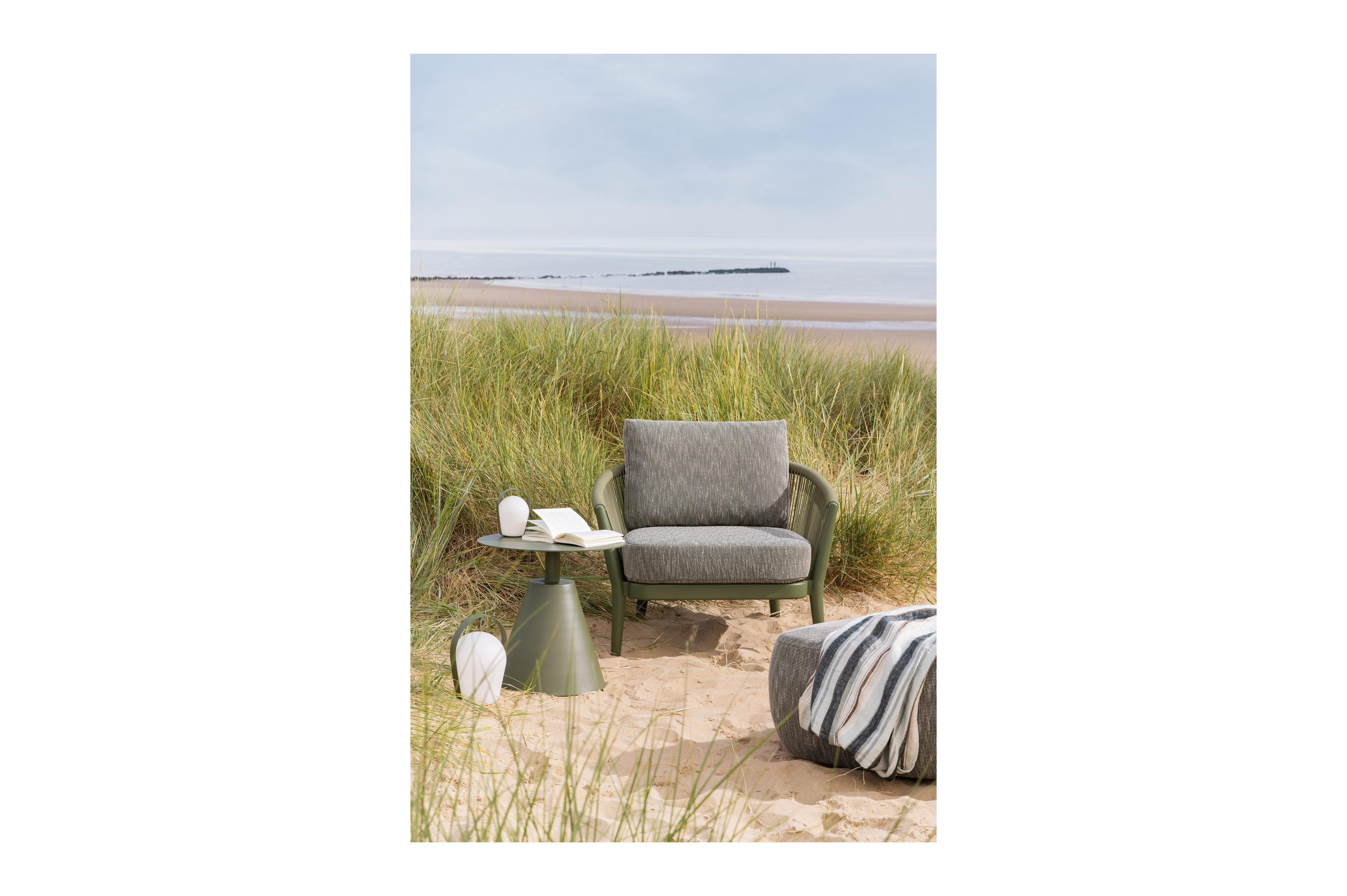 Orso loungestoel in groen aluminium en groen verticaal geweven ronde rope met Savane Leaf all weather sunbrella® luxe kussen