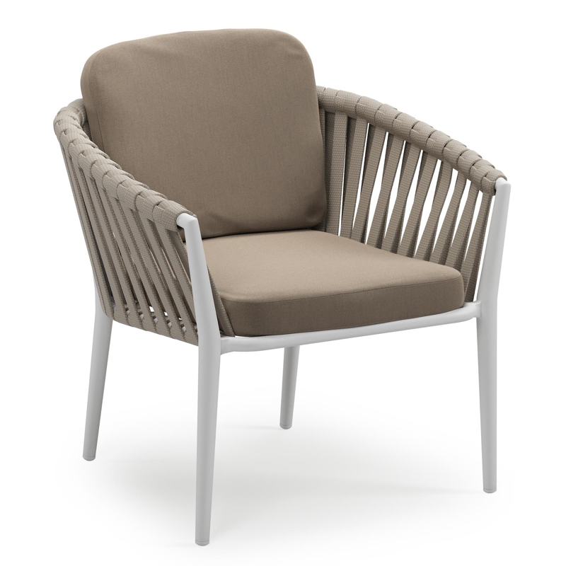Orso low dining tuinstoel in wit aluminium en beige verticaal geweven luxe vlakke brede rope met stoelkussen in All Weather Sunbrella® Luxe Natte Heather Grey