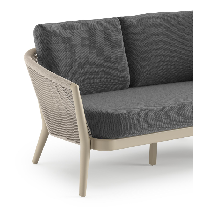 Orso loungebank in beige aluminium en beige verticaal geweven ronde rope met Lopi Shadow all weather sunbrella® luxe kussen
