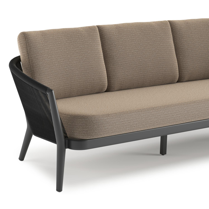 Orso loungebank in zwart aluminium en zwart verticaal geweven ronde rope met Firenze Earth all weather solica kussen