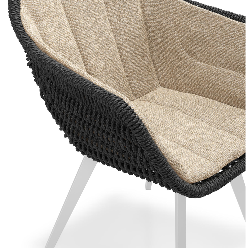 Pagino tuinstoel in wit aluminium en zwart ronde wicker met zitkussen in All Weather Cosytica Madagascar Oak