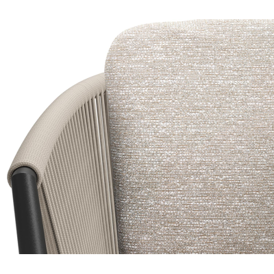 Orso tuinstoel in zwart aluminium en beige verticaal geweven ronde rope met luxe zitkussen in All Weather Sunbrella® Luxe Tundra Sand