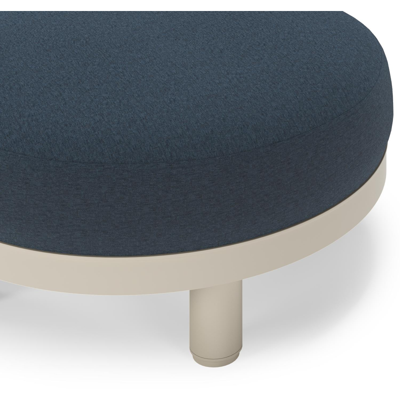 Donato lounge poef in beige aluminium met all weather sunbrella® luxe Heritage Indigo kussen