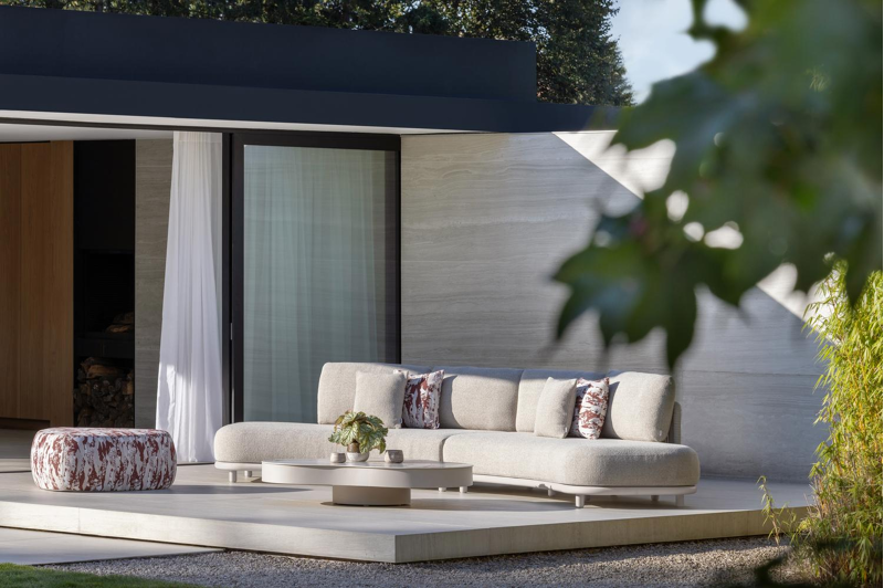 CanapÃ© de jardin Lomano en aluminium beige et corde luxe plate tissÃ©e verticalement beige et coussins en all weather sunbrellaÂ® luxe Tundra Sand