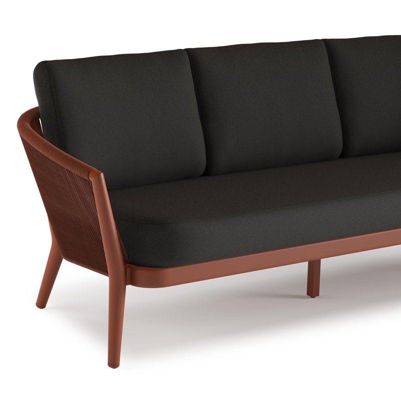 Canapé de jardin Orso en aluminium brun rouille en corde ronde tissée verticalement brun rouille et coussins en all weather sunbrella® luxe Heritage char