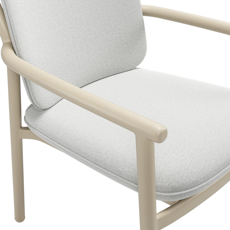 Bono stapelbare tuinstoel in beige aluminium met stoelkussen in All Weather Sunbrella® Luxe Natte Grey Chine