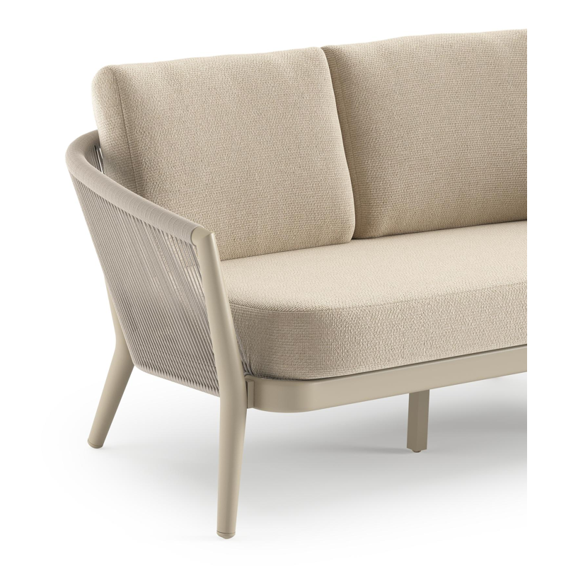 Orso loungebank in beige aluminium en beige verticaal geweven ronde rope met Althea Chalk all weather cosytica kussen
