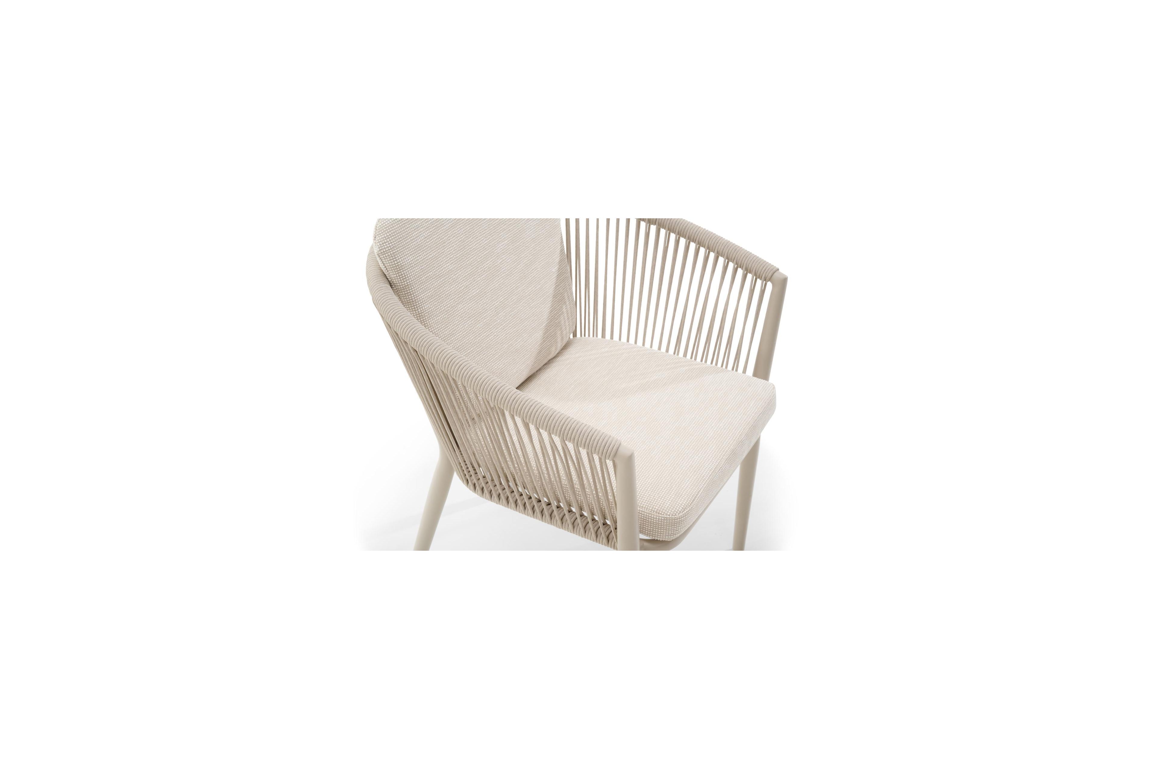 Chaise de jardin empilable Orso en aluminium beige et corde ronde tissée verticallement beige avec coussin en All Weather Sunbrella® Luxe Slow Farafra