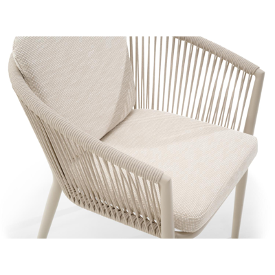 Orso stapelbare tuinstoel in beige aluminium en beige verticaal geweven ronde rope met kussen in All Weather Sunbrella® Luxe Slow Farafra