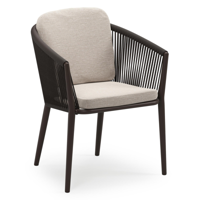 Orso stapelbare tuinstoel in donkerbruin aluminium en donkerbruin verticaal geweven ronde rope met stoelkussen in All Weather Sunbrella® Luxe Slow Farafra