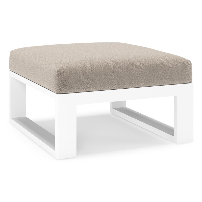 Verato poef in wit aluminium met savane coconut all weather sunbrella® luxe kussen
