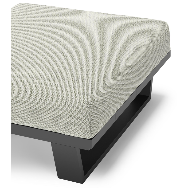 Pagino poef in zwart aluminium met lopi bud all weather sunbrella® luxe kussen