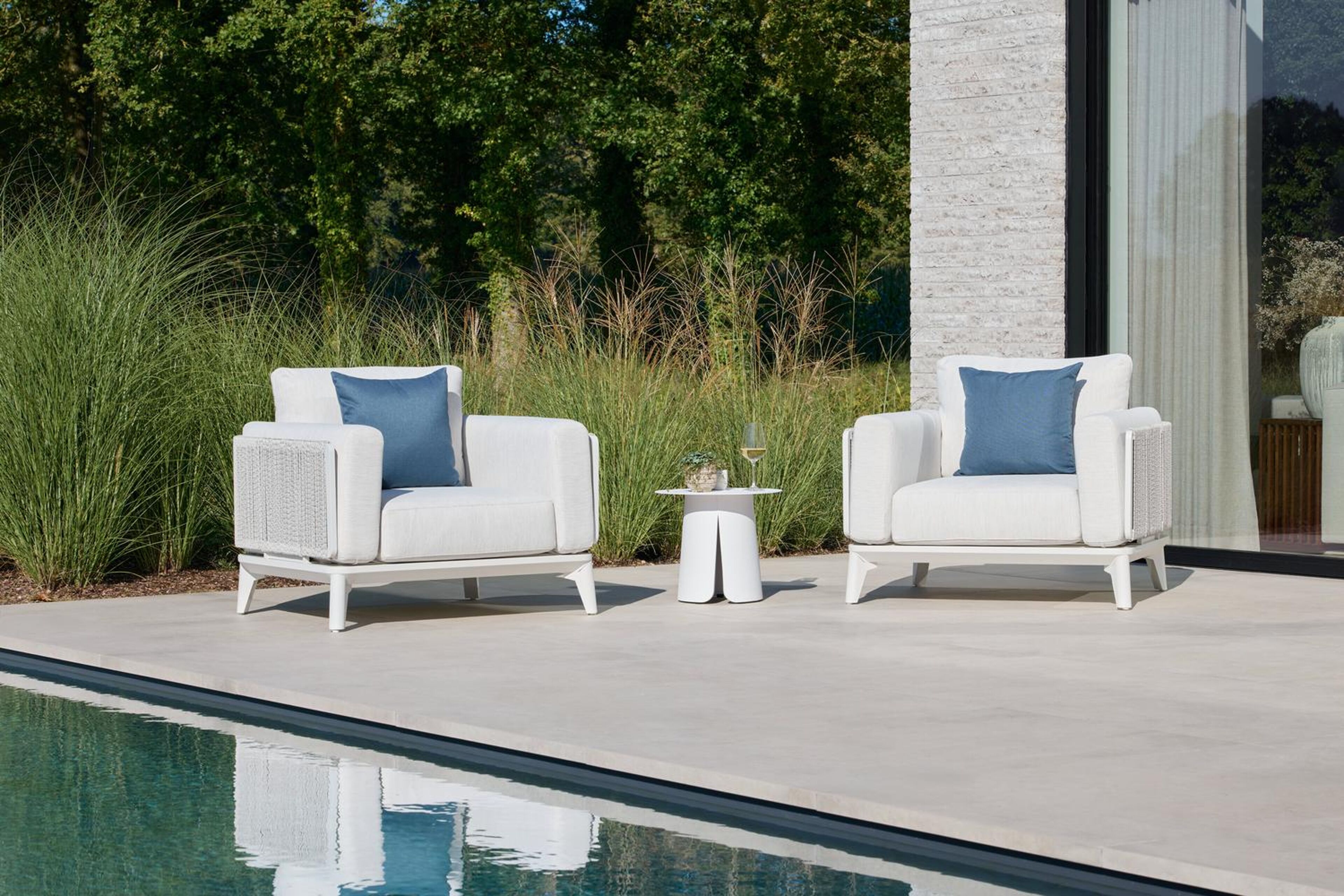 Avila bijzettafel in wit aluminium - Dia. 45 x H 39 cm