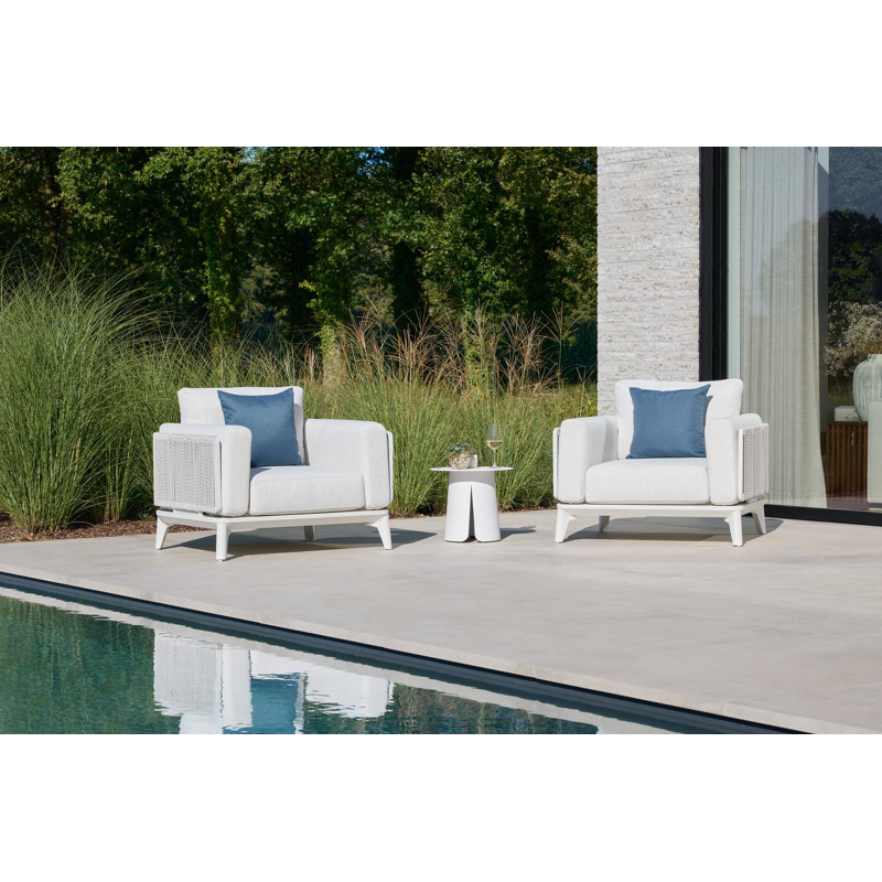 Mosa loungestoel 1-zit in wit aluminium en wit gedraaide ronde wicker met sand kussen