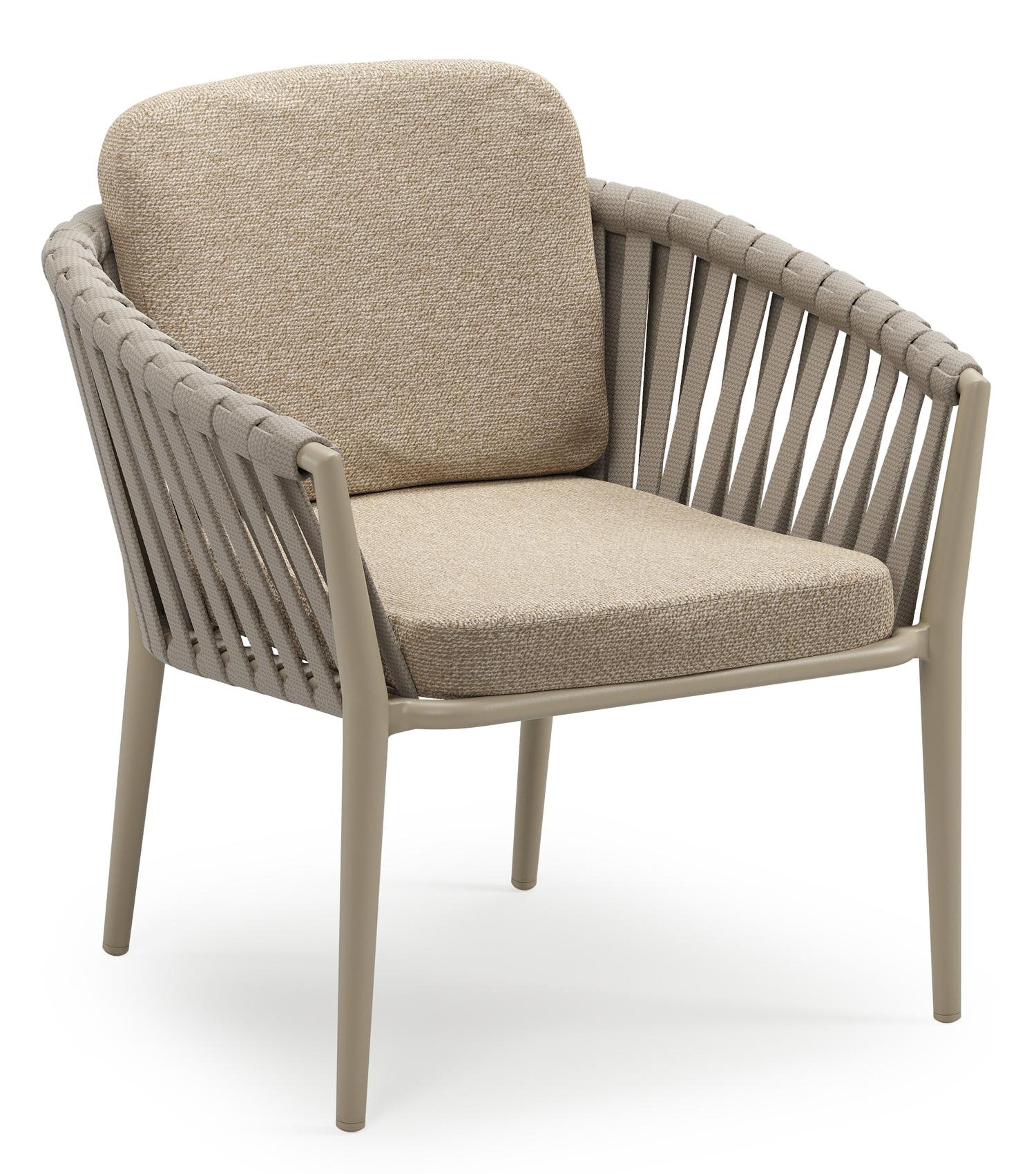 Orso low dining tuinstoel in beige aluminium en beige verticaal geweven luxe vlakke brede rope met stoelkussen in All Weather Cosytica Madagascar Oak