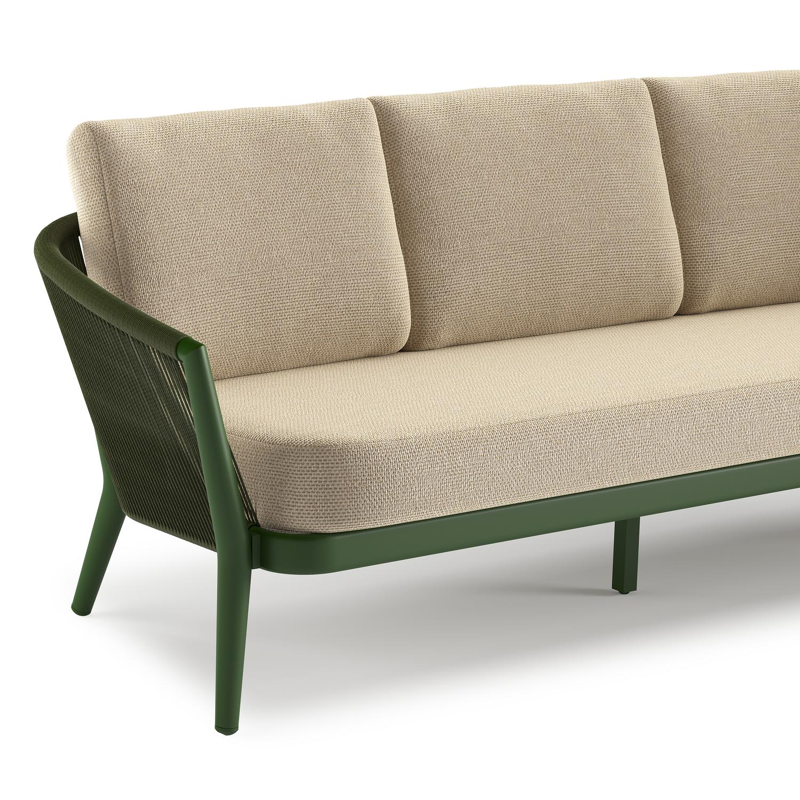 Orso loungeset in groen aluminium en groen verticaal geweven ronde rope met Althea Camel all weather cosytica kussen