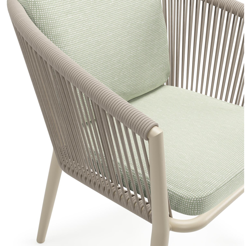 Orso tuinstoel in beige aluminium en beige verticaal geweven ronde rope met luxe zitkussen in All Weather Sunbrella® Luxe Slow Spirea