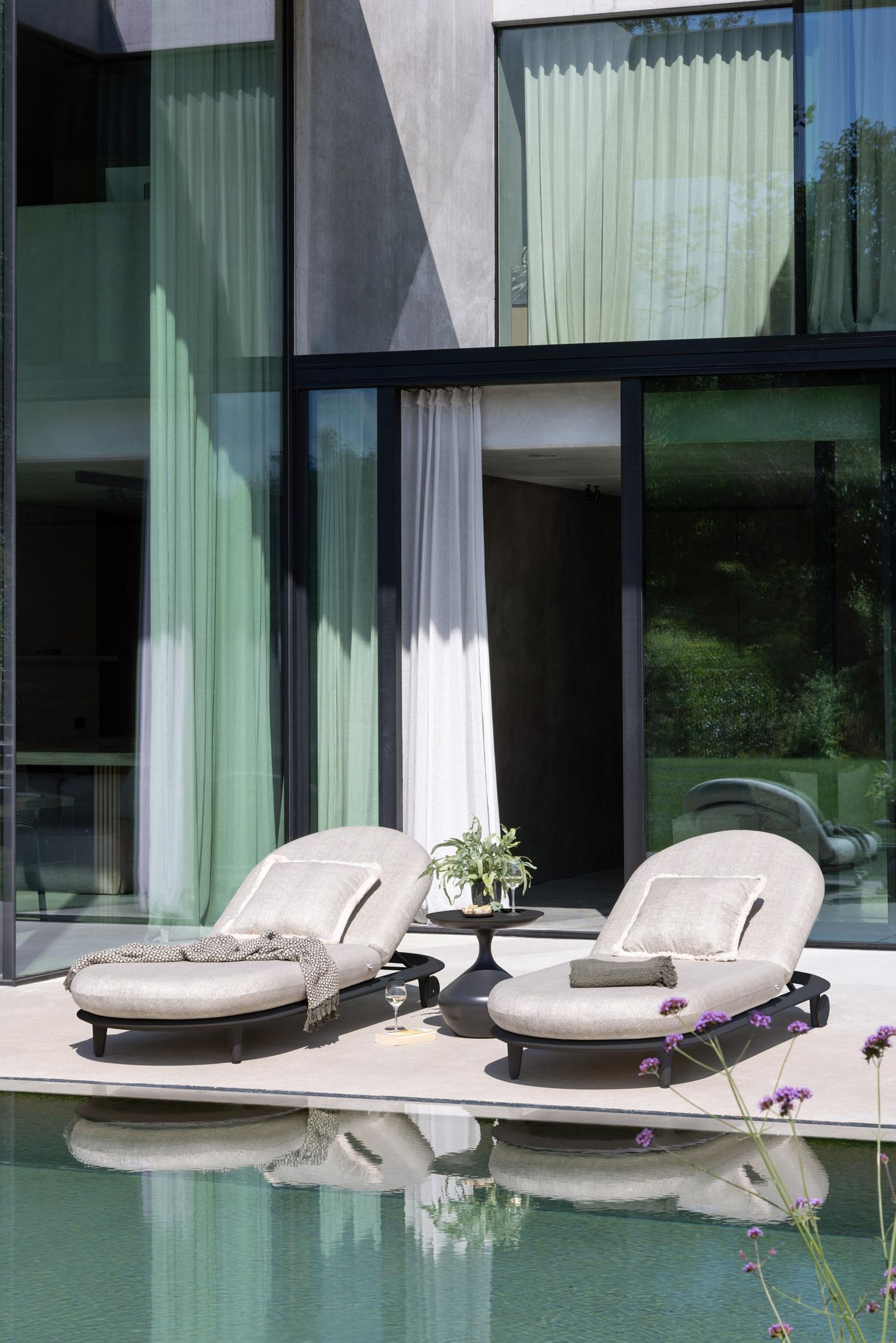 Bomero verstelbaar ligbed in zwart aluminium met chartres pewter all weather sunbrella® luxe