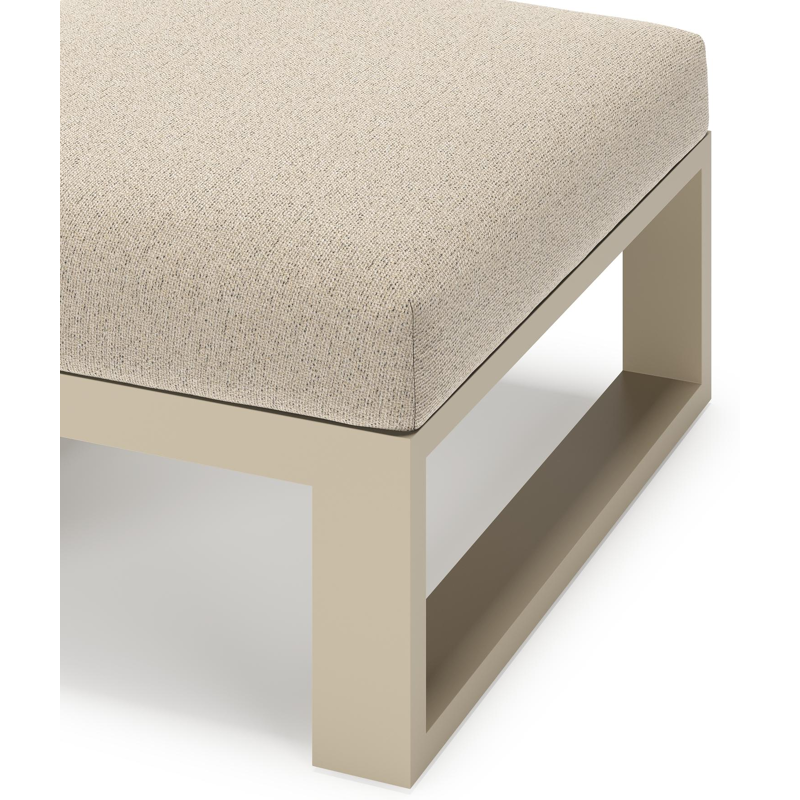 Verato poef in beige aluminium met marbella beige all weather cosytica kussen