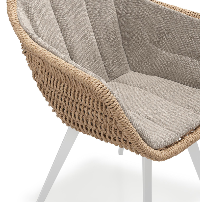 Pagino tuinstoel in wit aluminium en naturel ronde wicker met zitkussen in All Weather Sunbrella® Luxe Savane Coconut