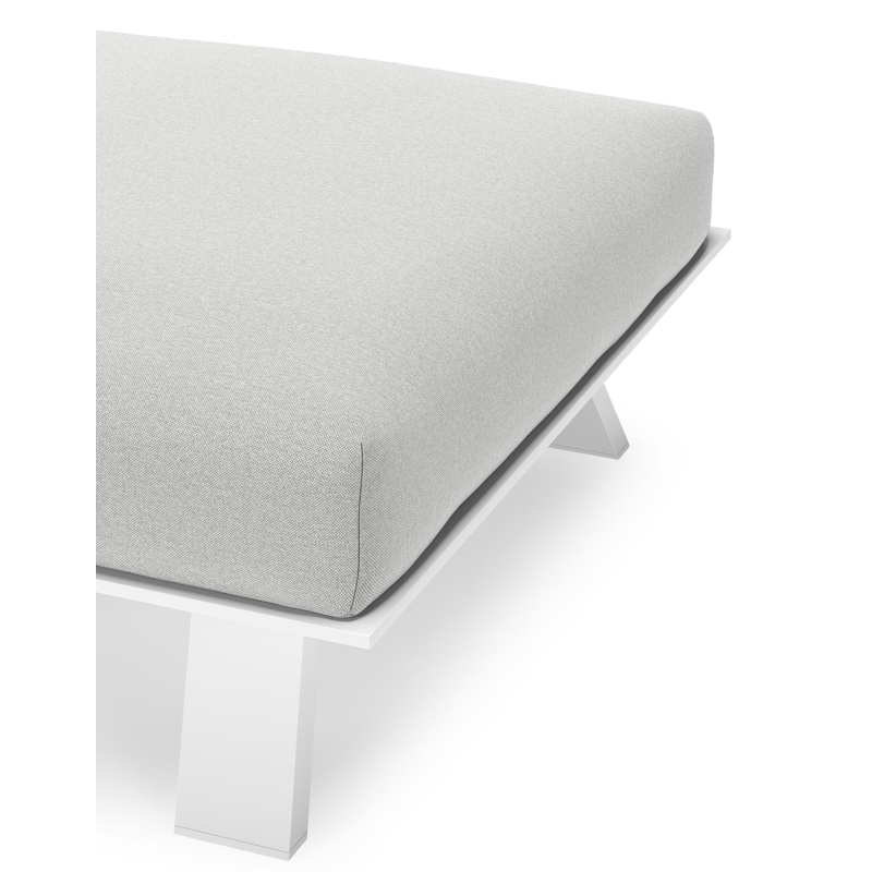 Cesano poef in wit aluminium met natte grey chine all weather Sunbrella® luxe kussen