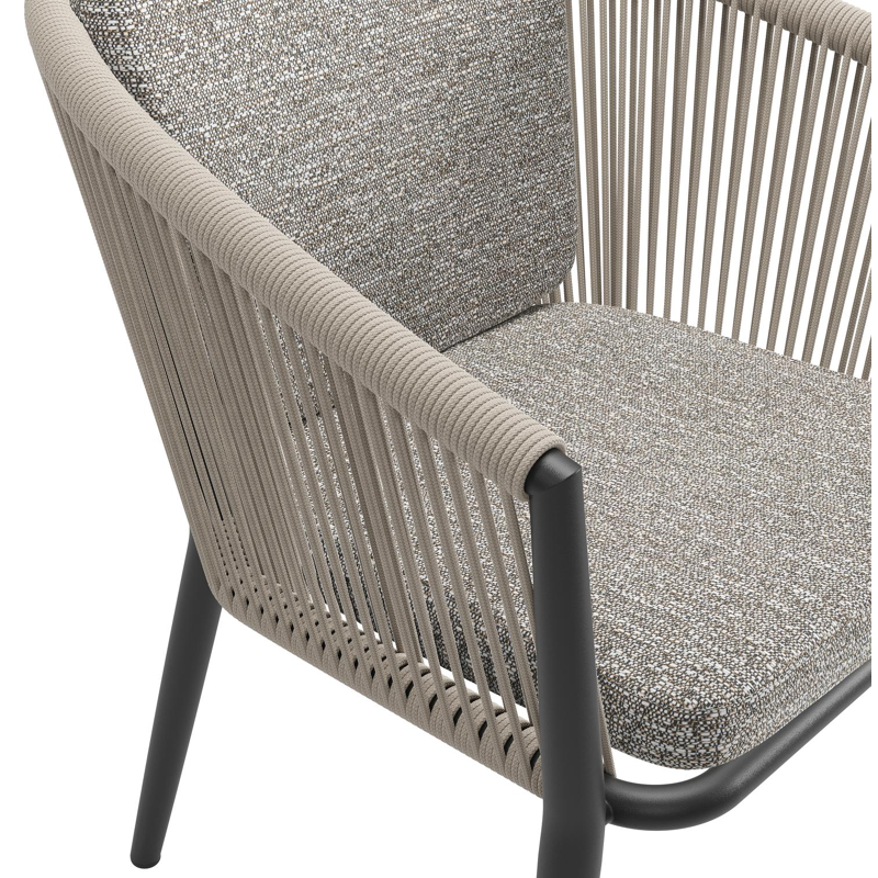 Chaise de jardin Orso en aluminium noir et corde ronde tissée verticalement beige avec coussin en All Weather Sunbrella® Luxe Tundra Pepper