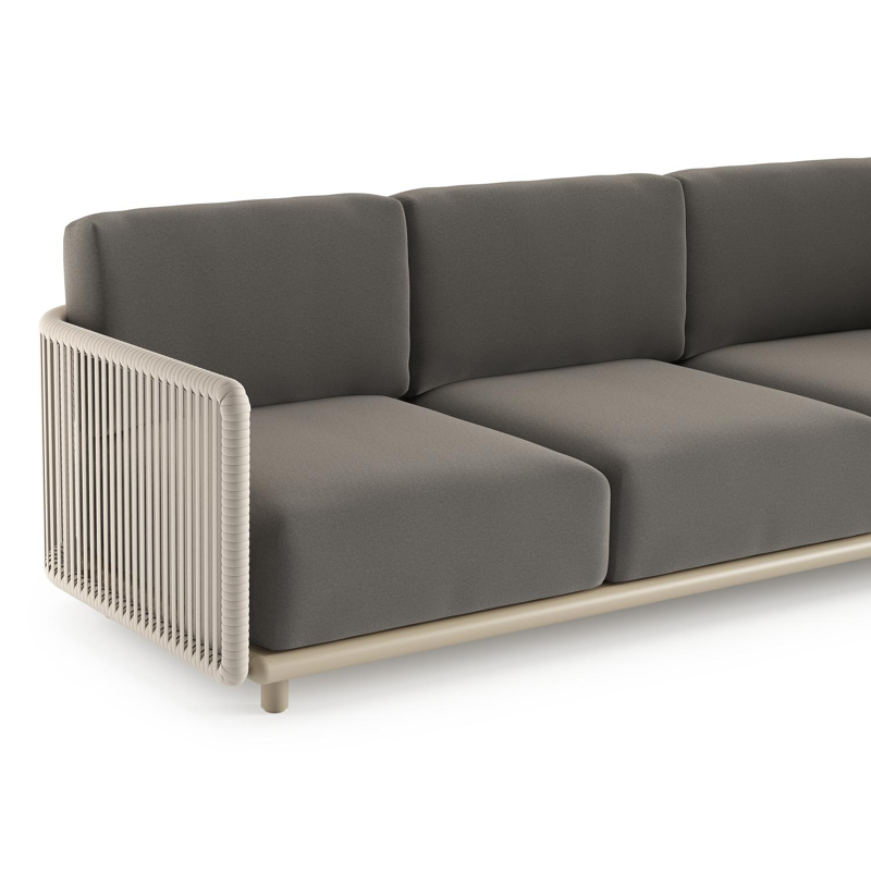 Organo loungebank in beige aluminium en beige verticaal geweven luxe vlakke rope met natte dark taupe all weather Sunbrella® luxe kussen