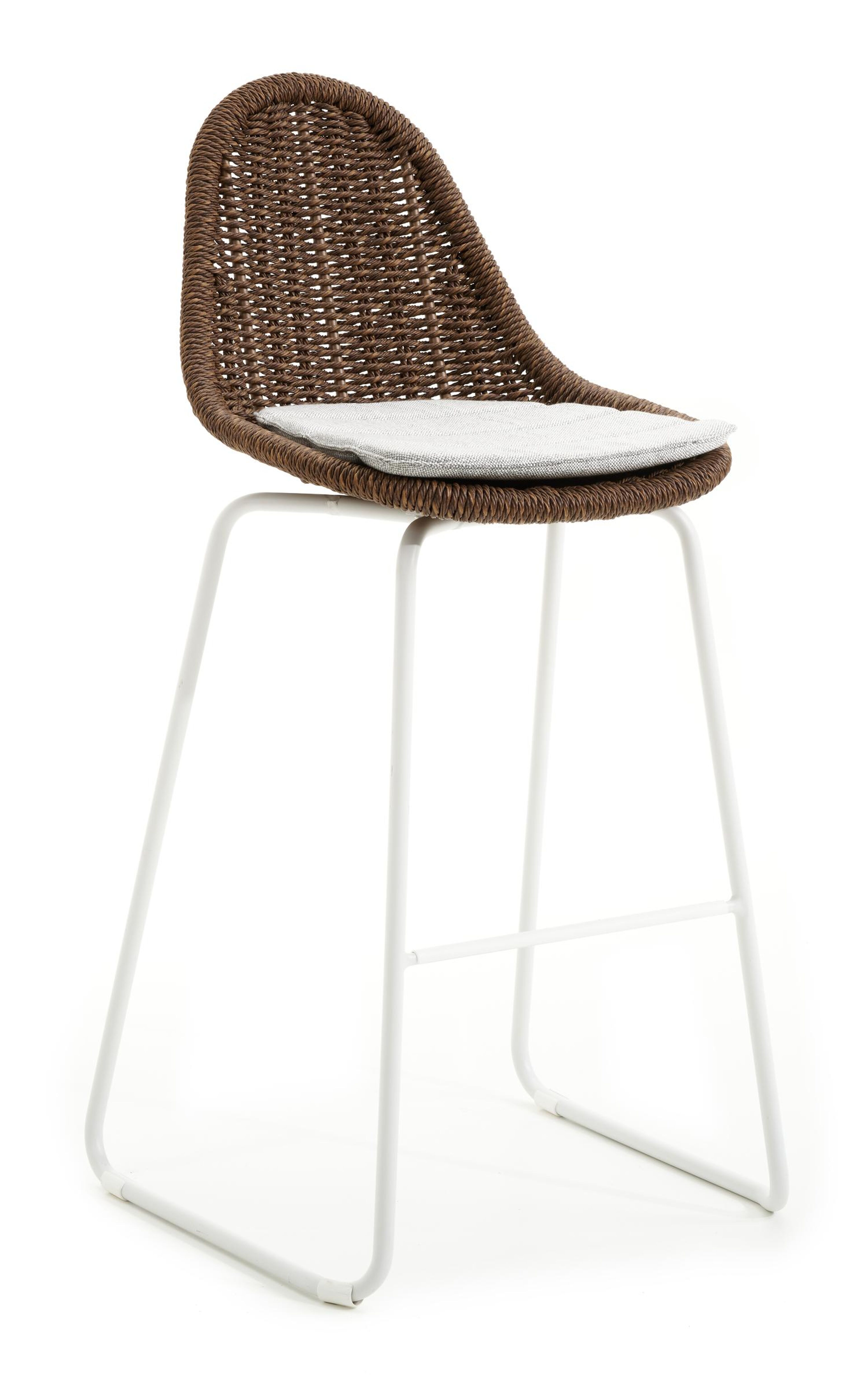 Tabouret de bar Pagino en aluminium blanc et résine tressée ronde brun avec coussin en savane nimbus all weather sunbrella® luxe