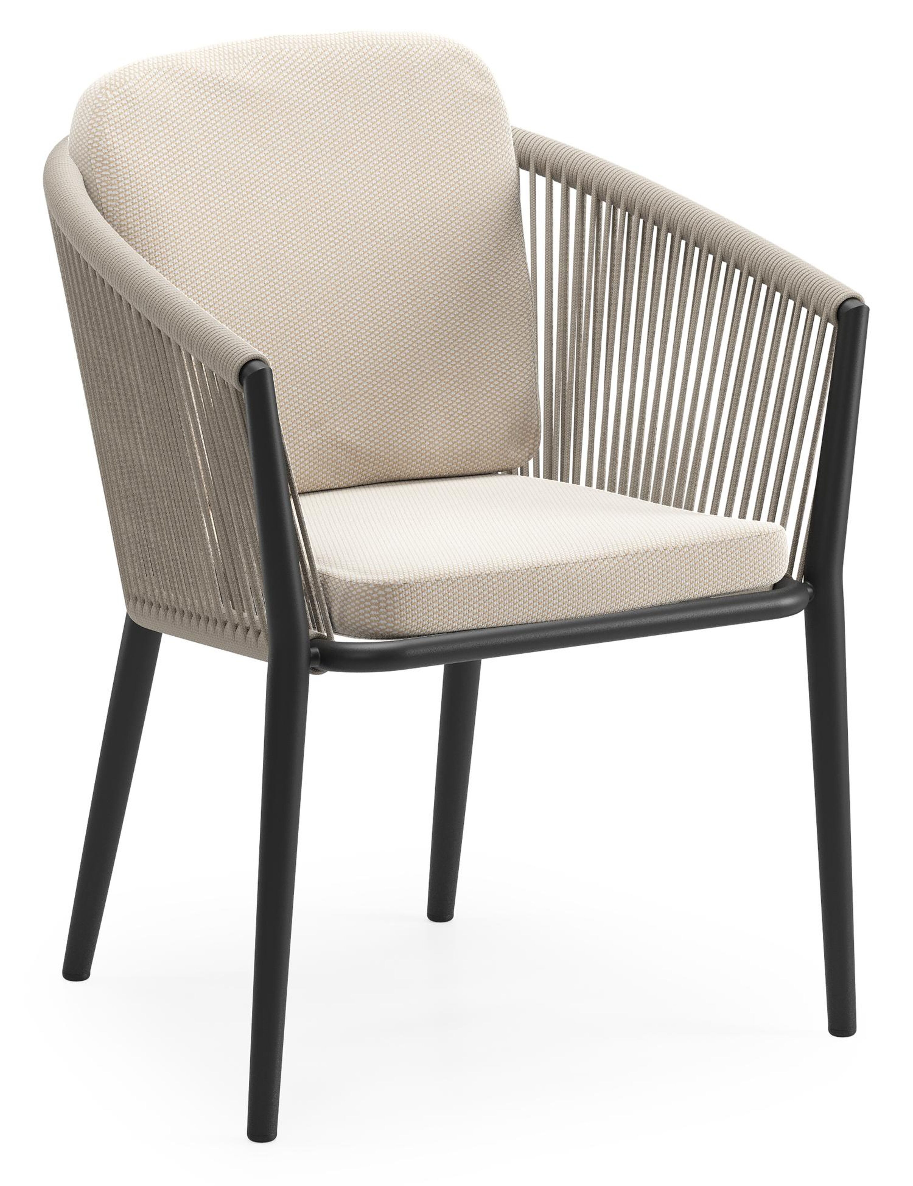 Orso tuinstoel in zwart aluminium en beige verticaal geweven ronde rope met luxe zitkussen in All Weather Sunbrella® Luxe Lopi Antique
