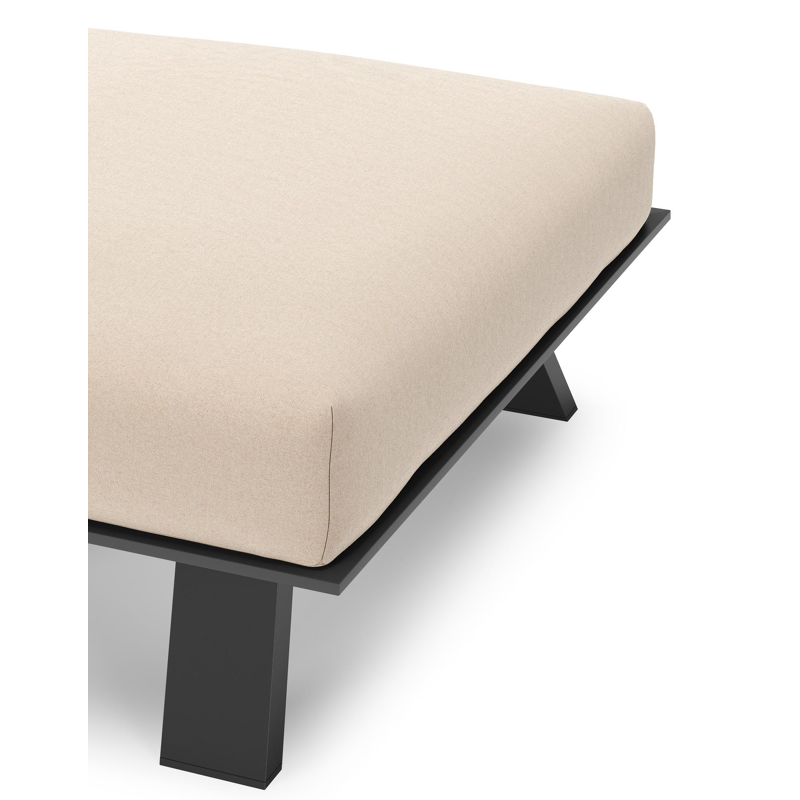 Pouf Cesano en aluminium noir et coussin en all weather Sunbrella® luxe natte linen chalk