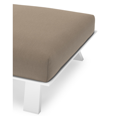 Cesano poef in wit aluminium met natte heather grey all weather Sunbrella® luxe kussen