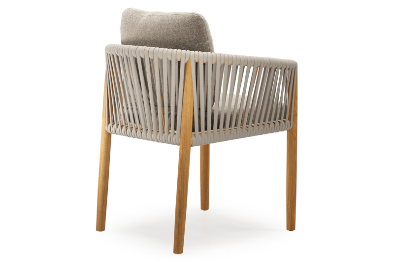 Organo tuinstoel in beige teak en beige verticaal geweven luxe vlakke rope met kussen in All Weather Sunbrella® Luxe Chartres Pewter