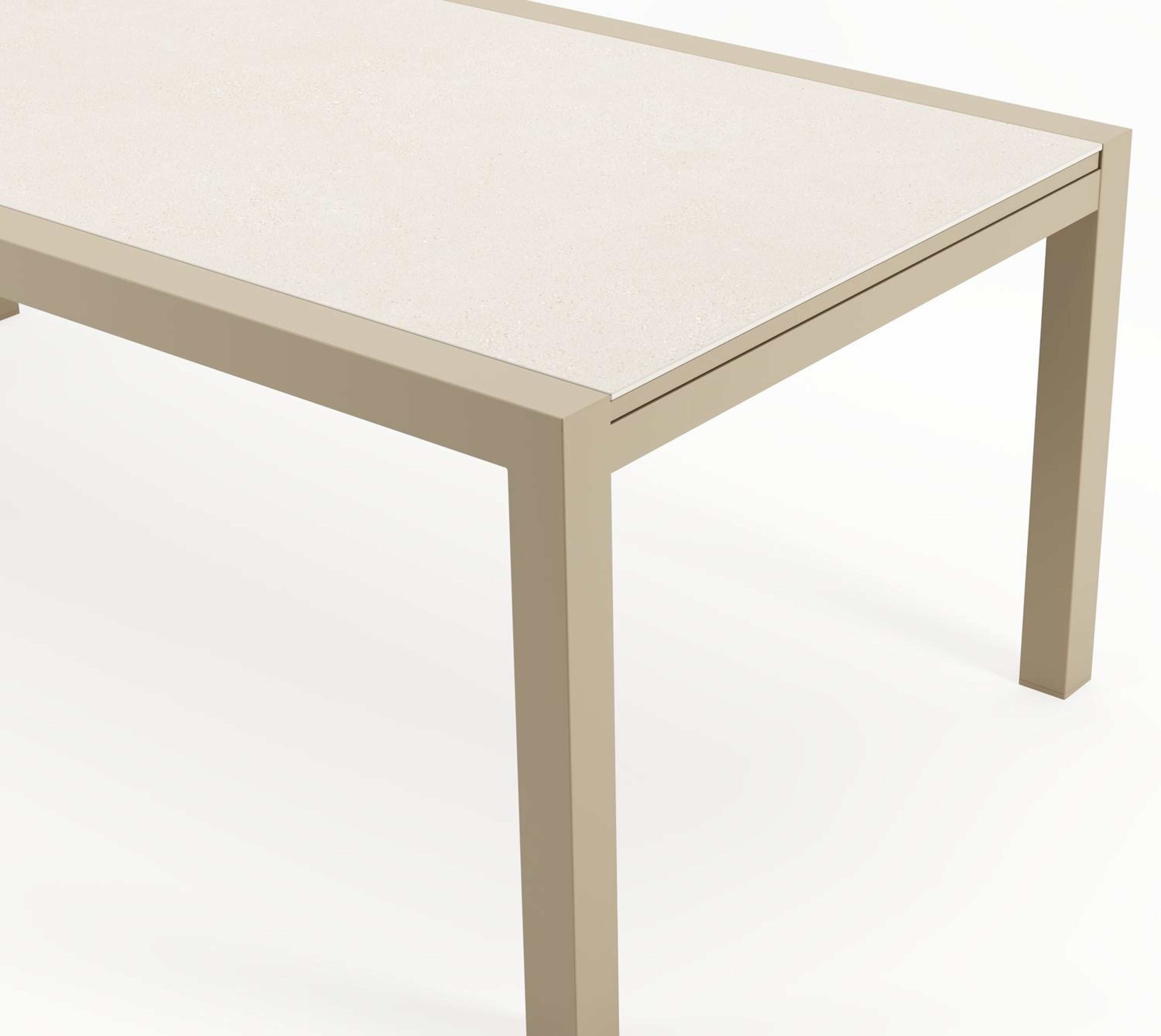 Calobra verlengbare tuinset rechthoekig in beige aluminium en sintered stone Crema minerale met 10 Madura tuinstoelen