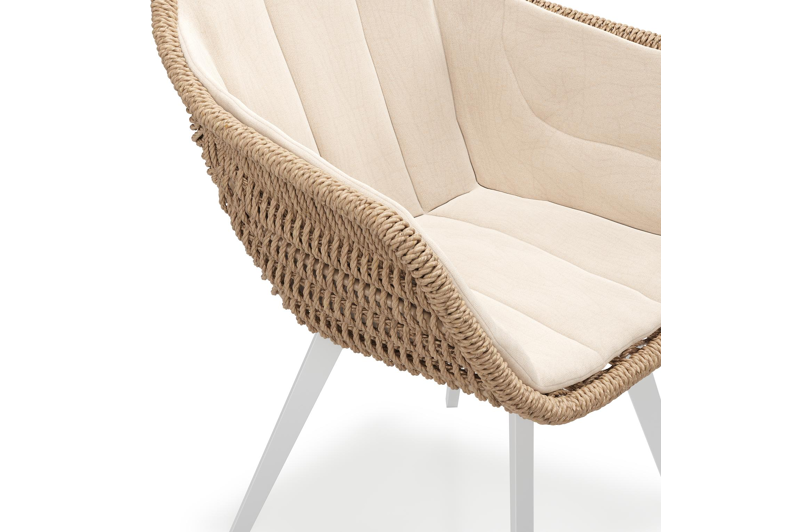 Pagino tuinstoel in wit aluminium en naturel ronde wicker met zitkussen in All Weather Sunbrella® Luxe Natte Linen Chalk