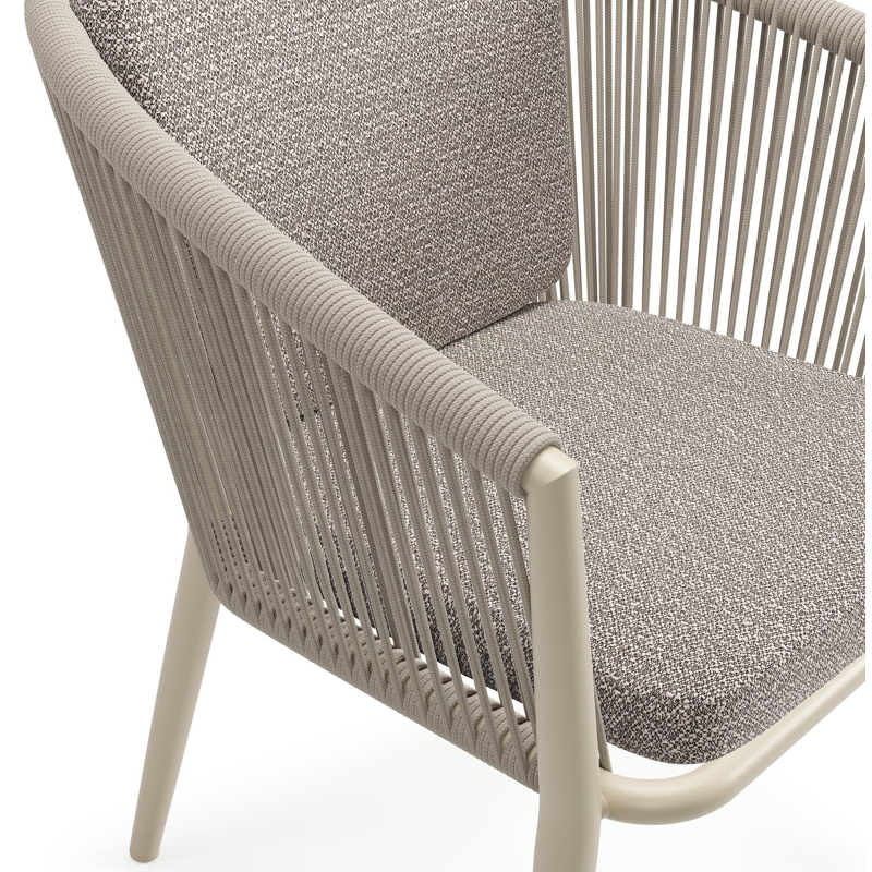 Orso tuinstoel in beige aluminium en beige verticaal geweven ronde rope met zitkussen in All Weather Sunbrella® Luxe Wander Granite