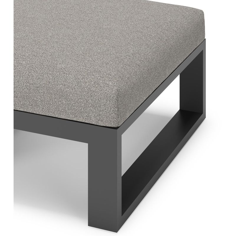 Verato poef in zwart aluminium met tundra charcoal all weather sunbrella® luxe kussen