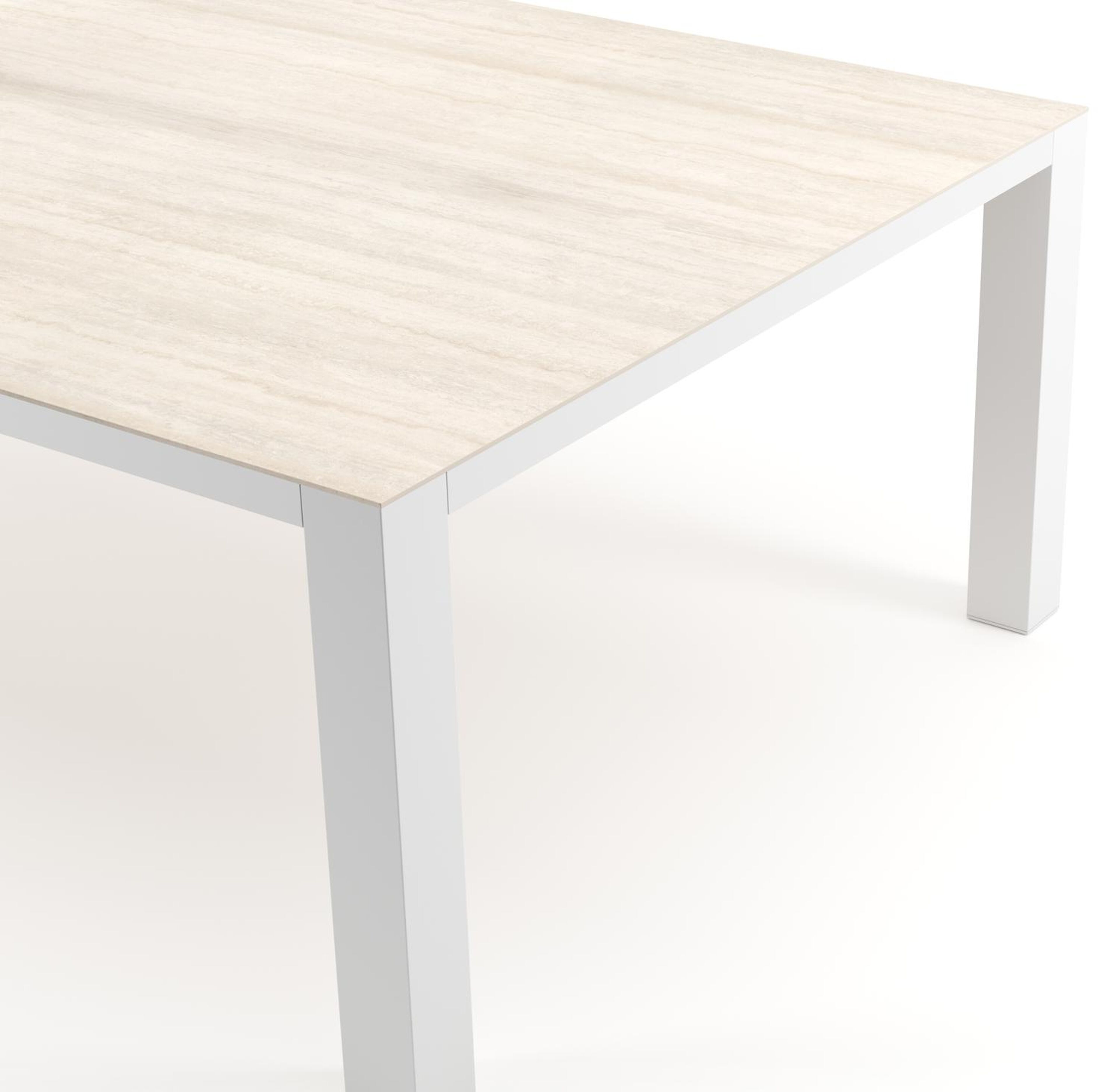 Table de jardin Nano rectangulaire en aluminium blanc et céramique pleine Travertino Bianco - Lg. 240 x Lrg. 148 x Haut. 73 cm