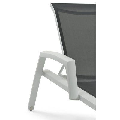 Bari verstelbaar ligbed in wit aluminium met grijs textilene met armleuning