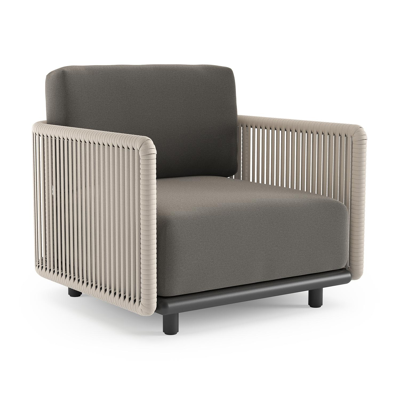 Fauteuil de jardin Organo en aluminium noir et corde luxe plate tissée verticalement beige et coussin en all weather Sunbrella® luxe natte dark taupe