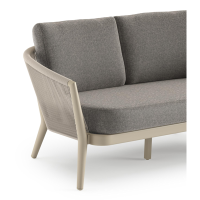 Orso loungebank in beige aluminium en beige verticaal geweven ronde rope met Chartres Drizzle all weather sunbrella® luxe kussen