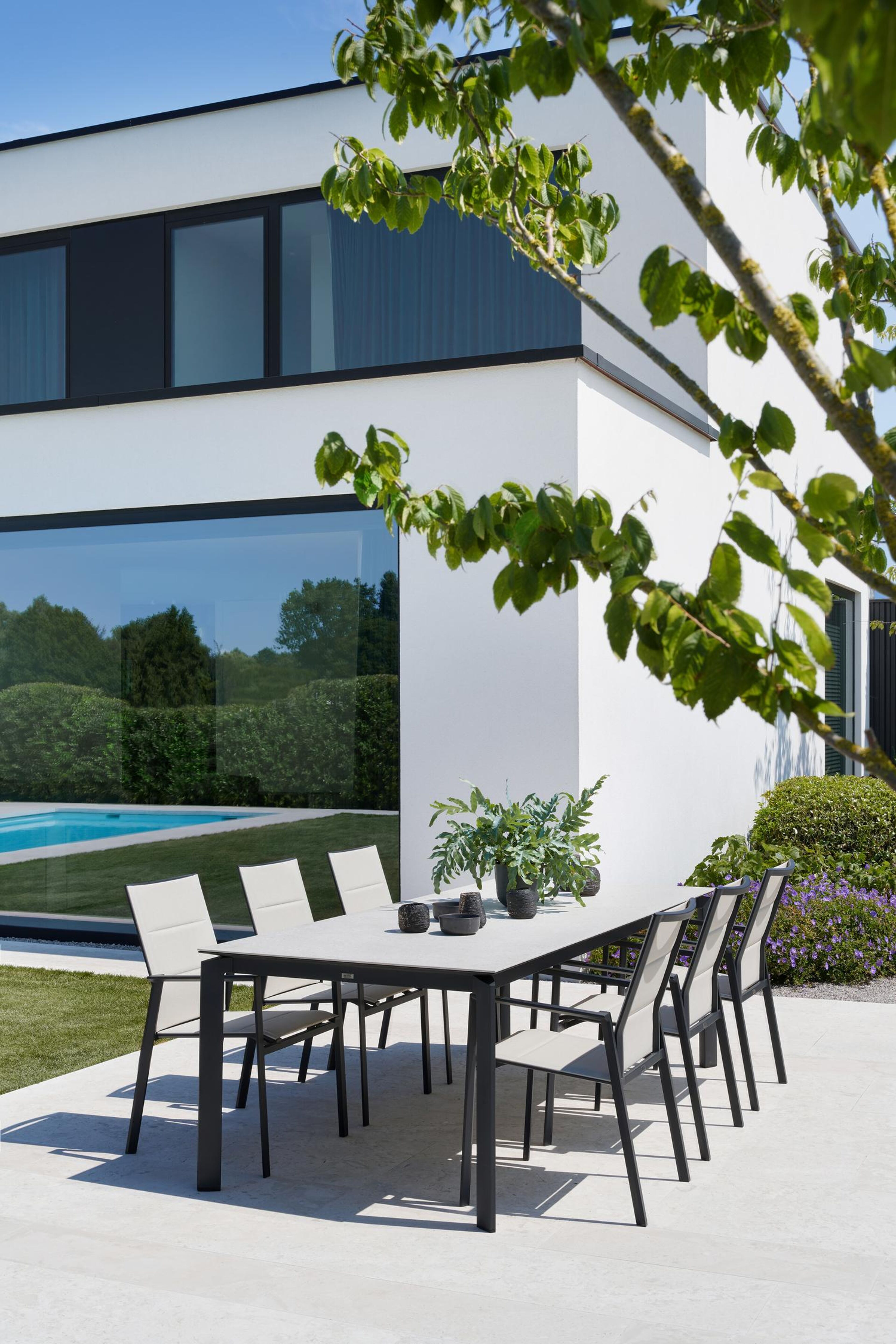 Cirello stapelbare tuinstoel in zwart aluminium en beige dubbele textilene