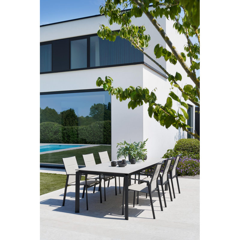 Cirello stapelbare tuinstoel in zwart aluminium en beige dubbele textilene