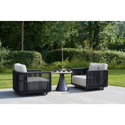 Organo loungestoel in zwart aluminium en zwart verticaal geweven luxe vlakke rope met lopi marble all weather Sunbrella® luxe kussen