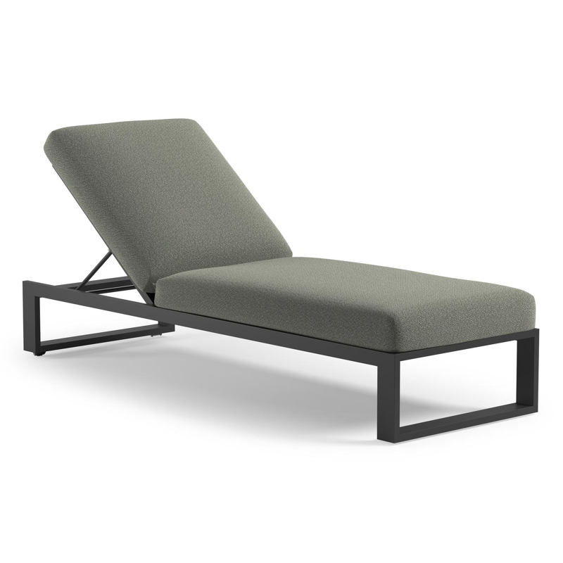 Verato verstelbaar ligbed in zwart aluminium met savane leaf all weather Sunbrella® luxe kussen