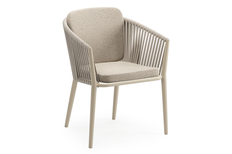 Orso tuinstoel in beige aluminium en beige verticaal geweven vlakke rope met Marbella Beige All Weather Cosytica kussen